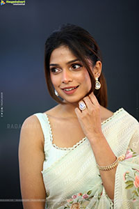 Ayaana at Alpha Movie Trailer Launch, HD Gallery