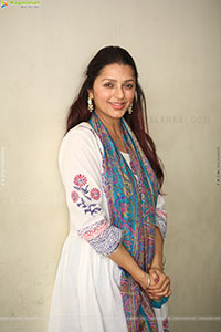 Bhumika Chawla at Euphoria Movie Press Meet, HD Gallery 