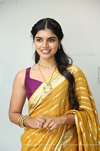 Gayathri Ramana at Mansion House Mallesh Teaser Launch