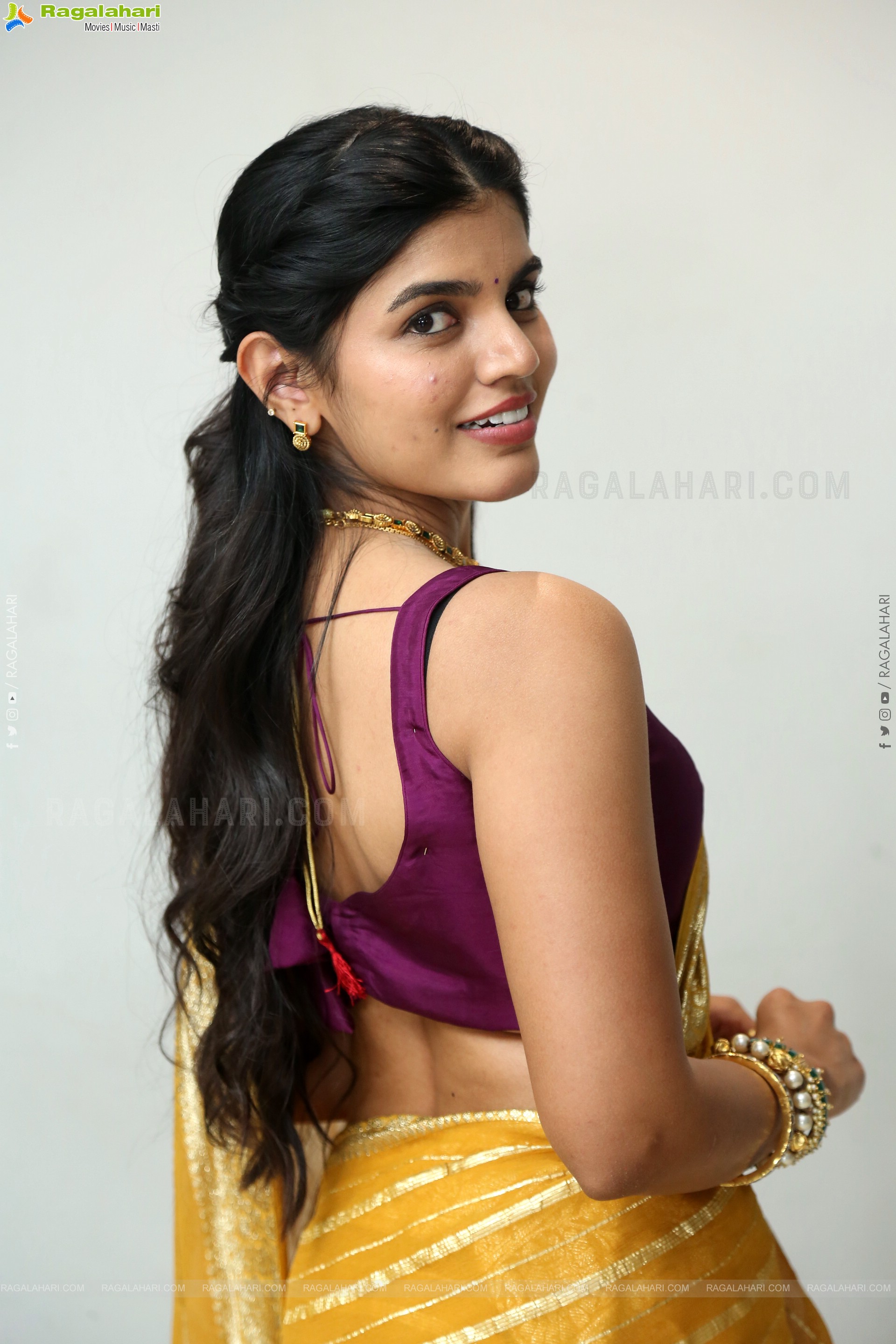 Gayathri Ramana at Mansion House Mallesh Teaser Launch, HD Gallery