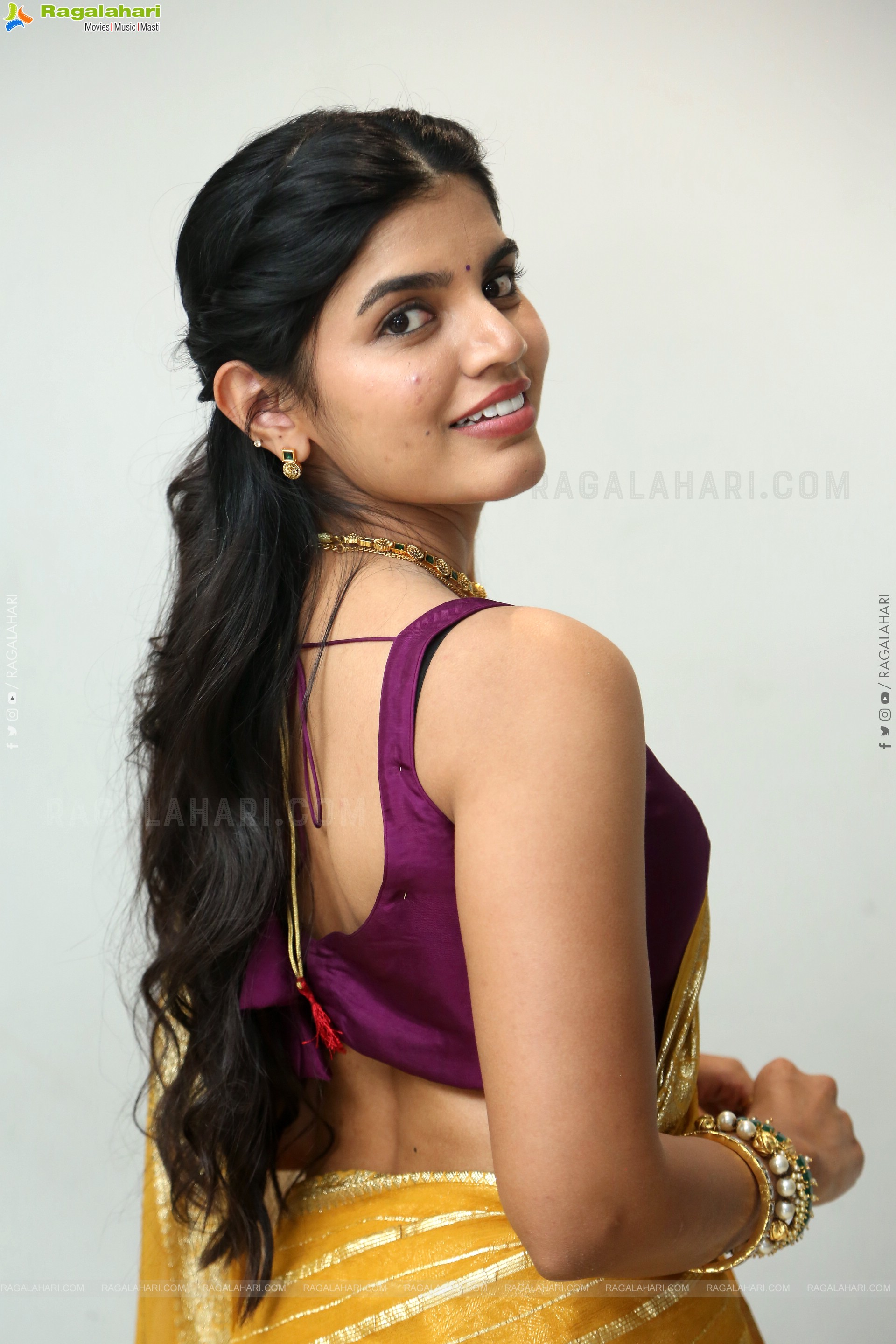 Gayathri Ramana at Mansion House Mallesh Teaser Launch, HD Gallery