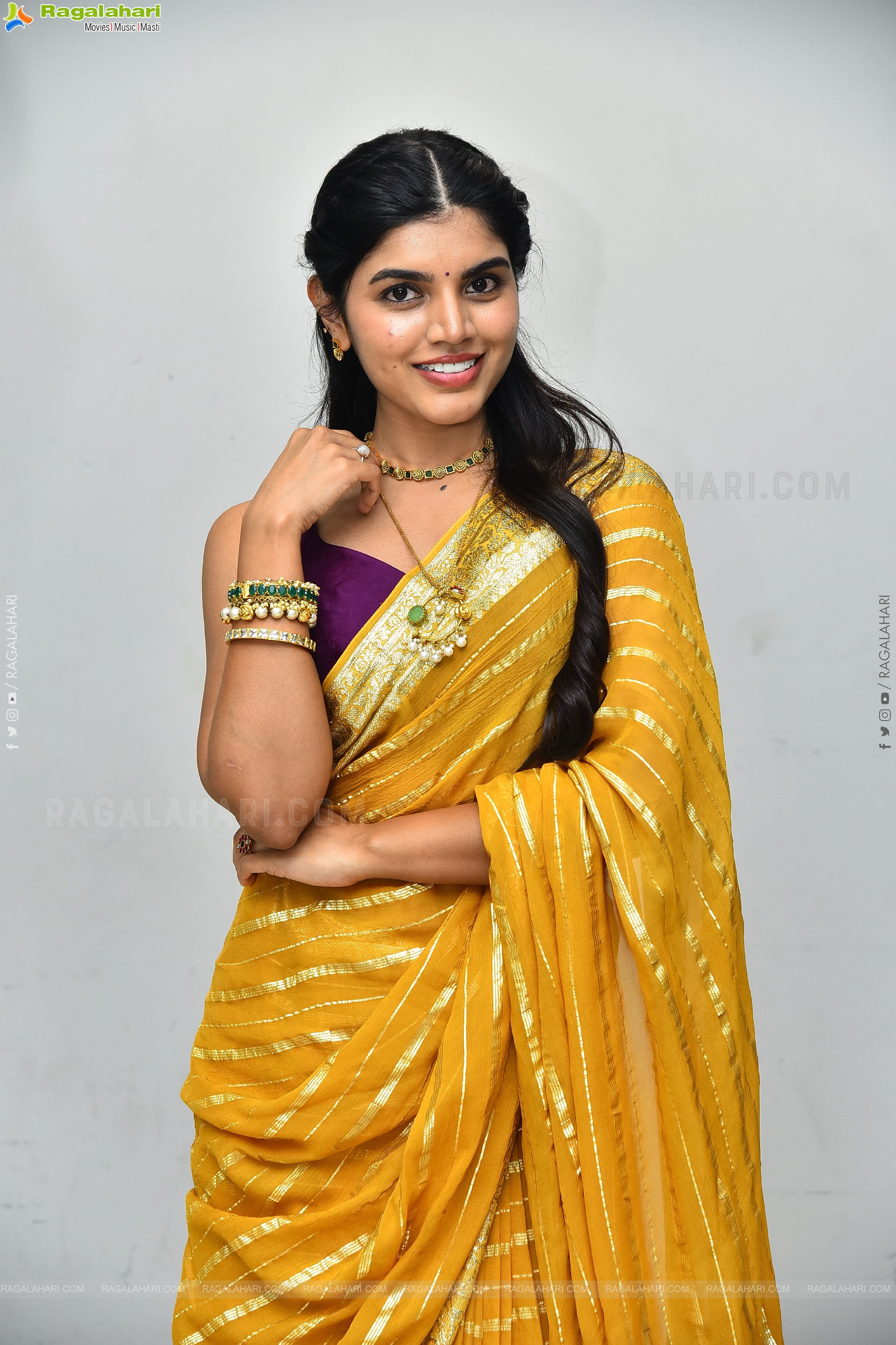 Gayathri Ramana at Mansion House Mallesh Teaser Launch, HD Gallery