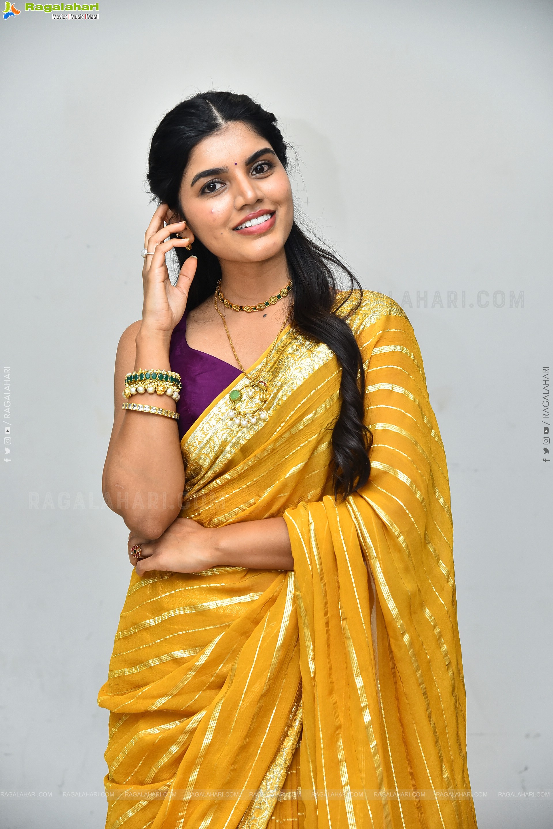 Gayathri Ramana at Mansion House Mallesh Teaser Launch, HD Gallery