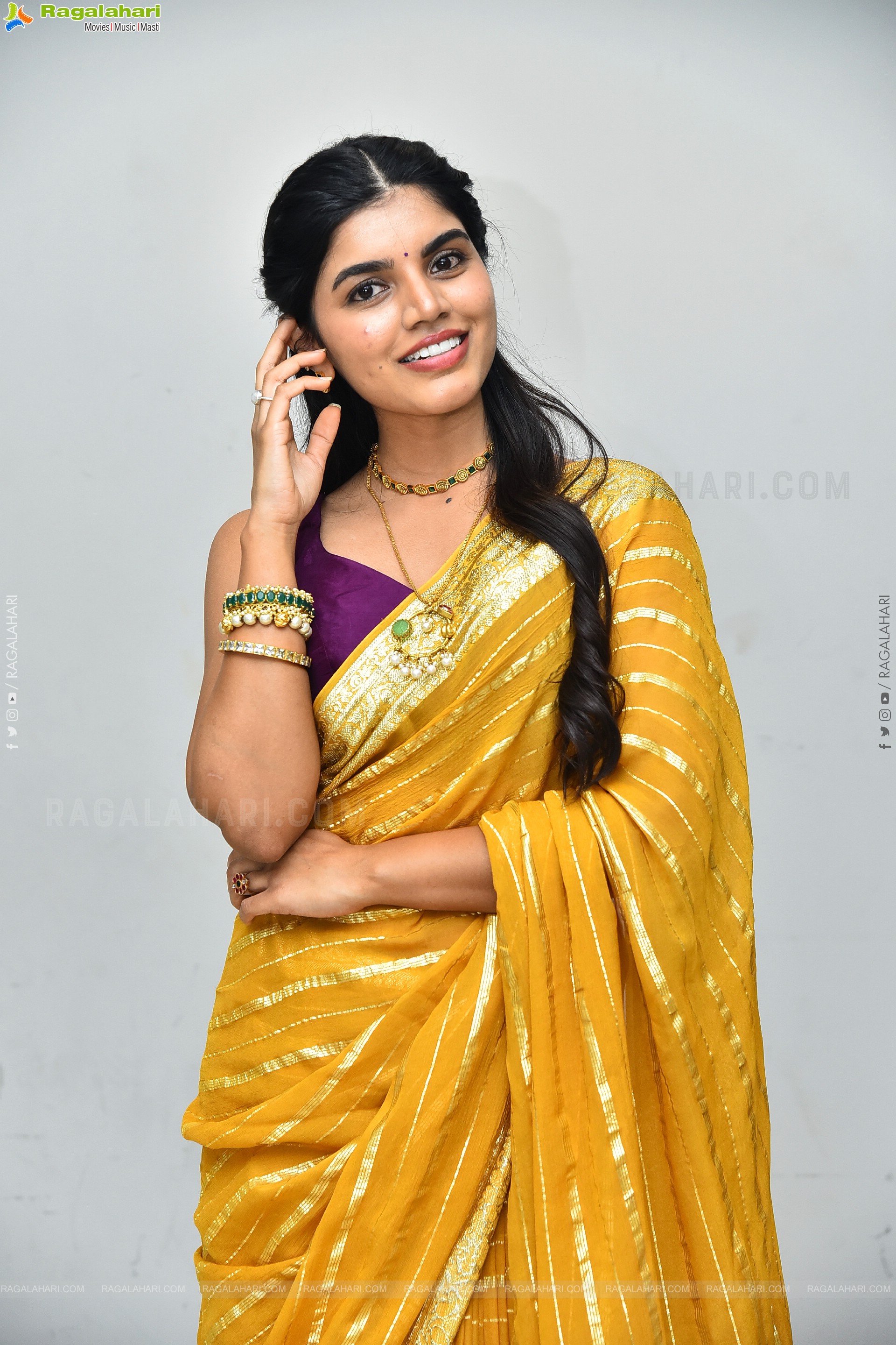 Gayathri Ramana at Mansion House Mallesh Teaser Launch, HD Gallery