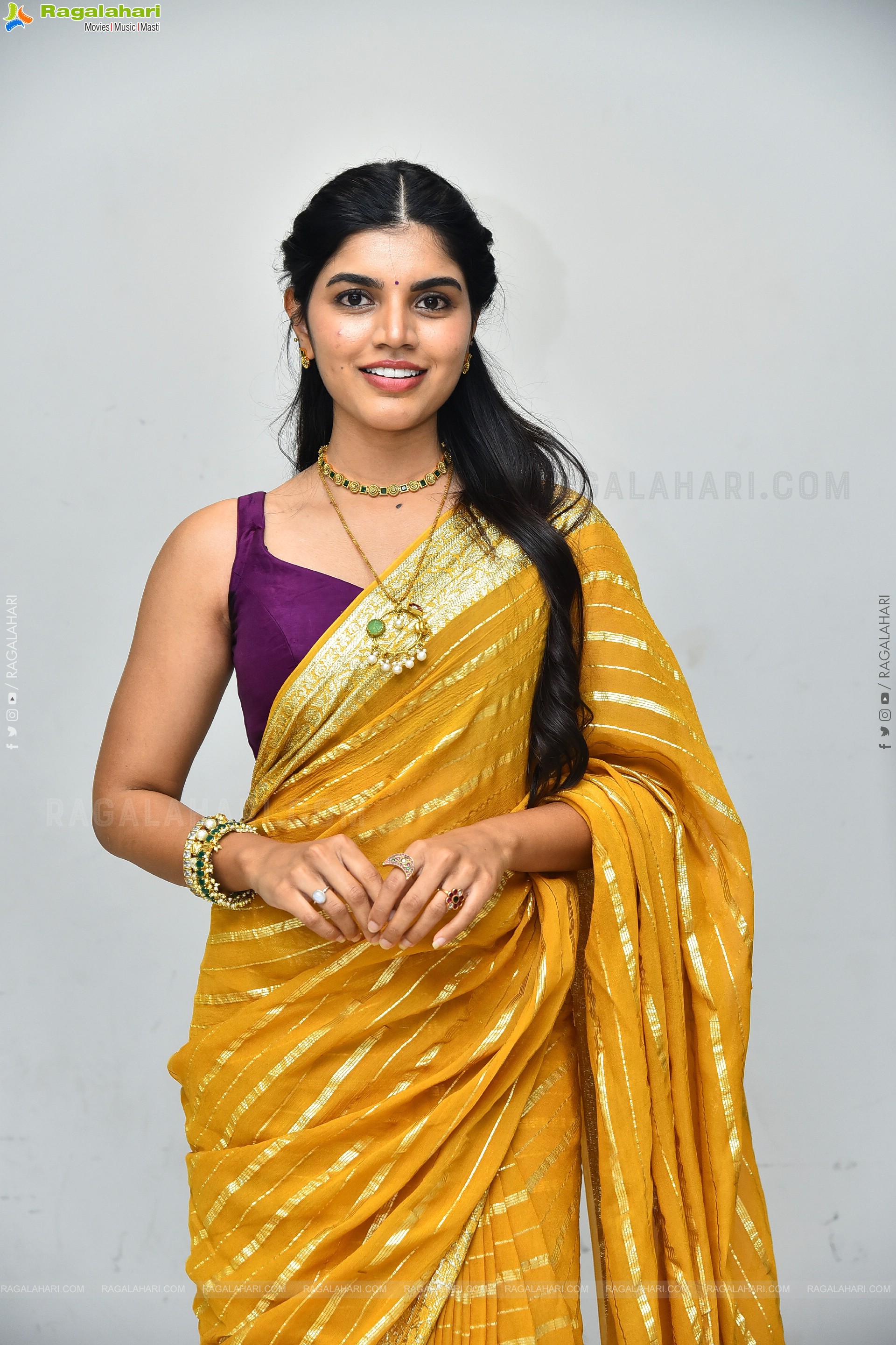 Gayathri Ramana at Mansion House Mallesh Teaser Launch, HD Gallery