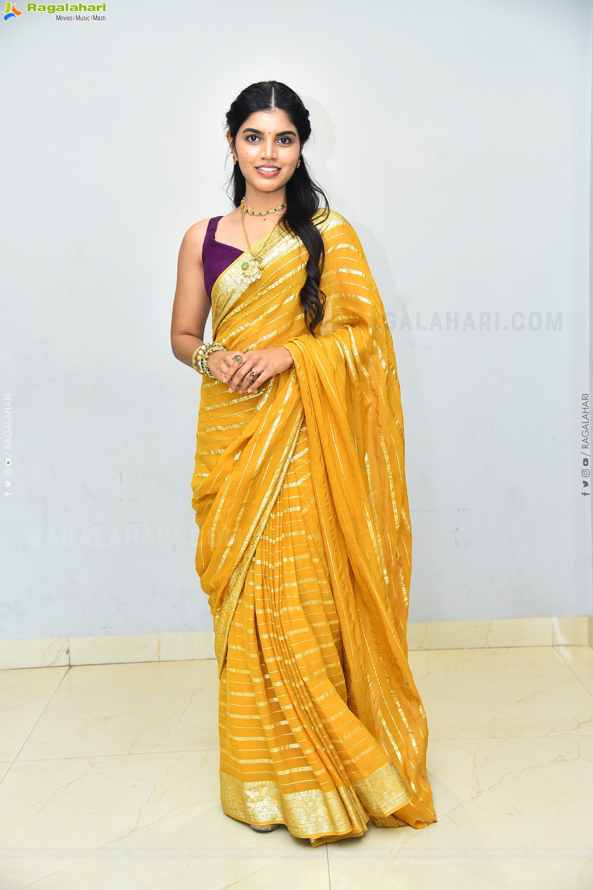 Gayathri Ramana at Mansion House Mallesh Teaser Launch, HD Gallery