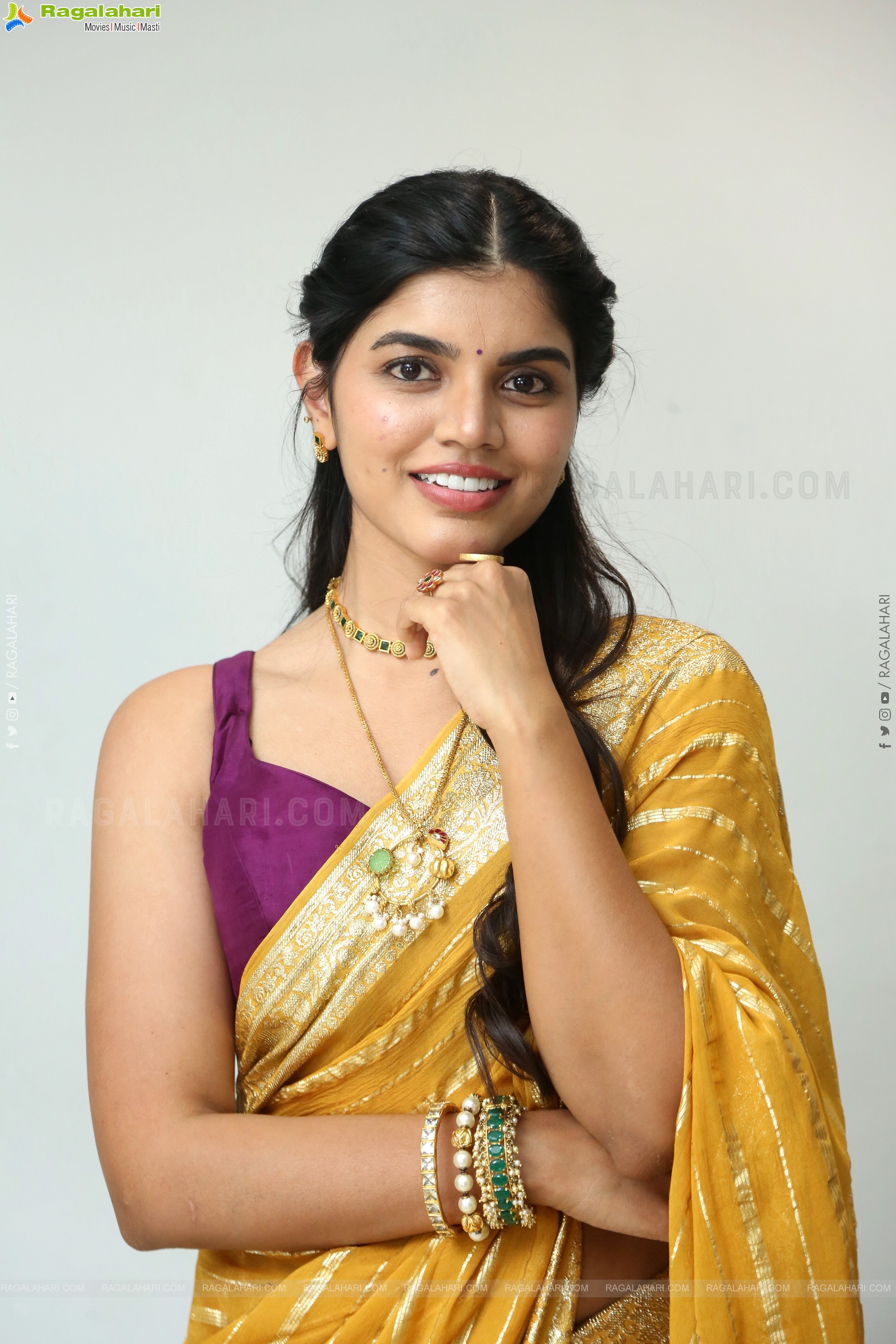 Gayathri Ramana at Mansion House Mallesh Teaser Launch, HD Gallery