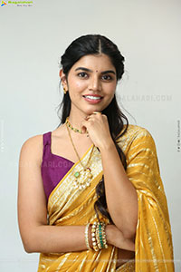 Gayathri Ramana at Mansion House Mallesh Teaser Launch