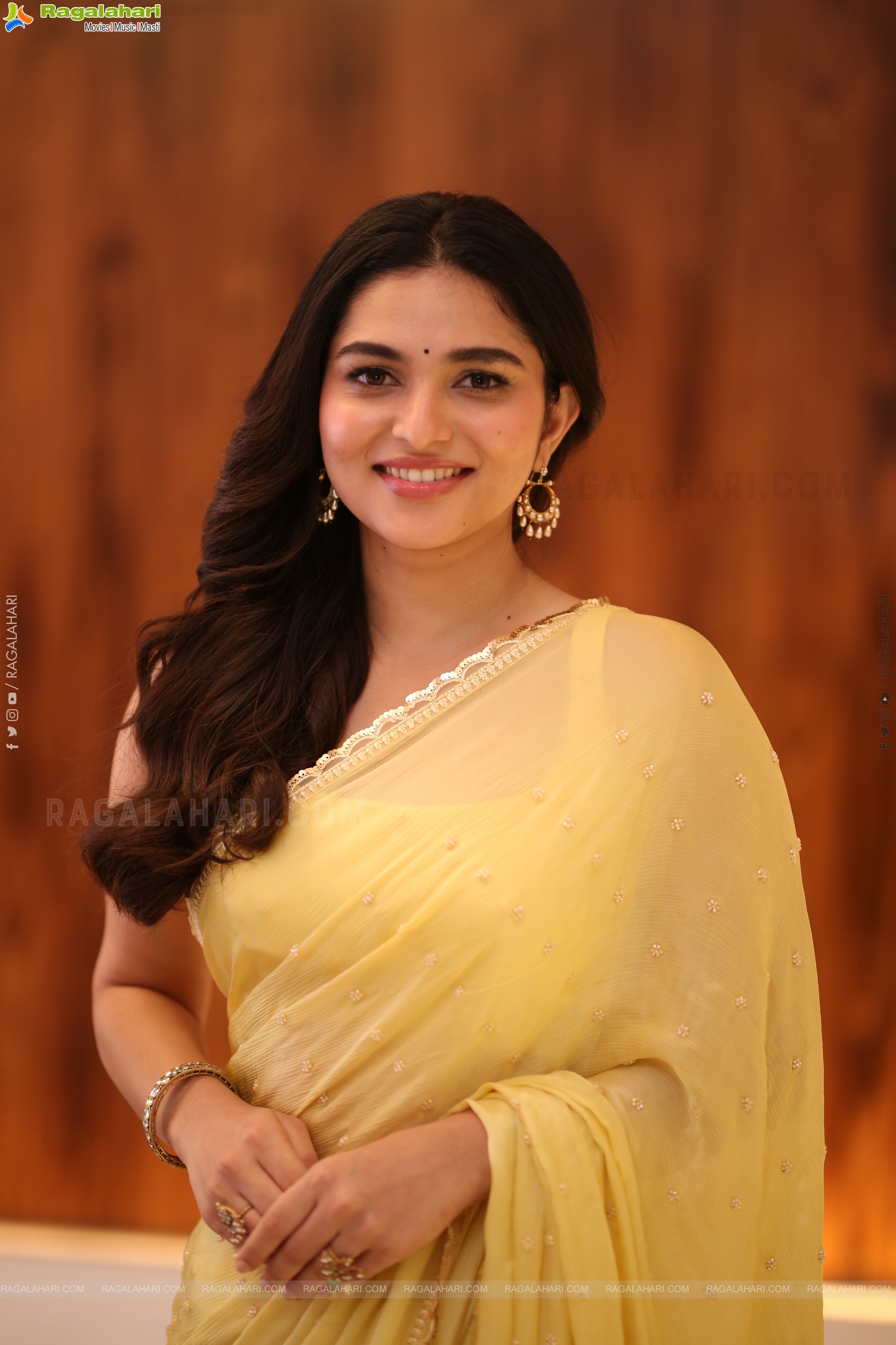 Kayadu Lohar stills in Yellow Saree, HD Gallery