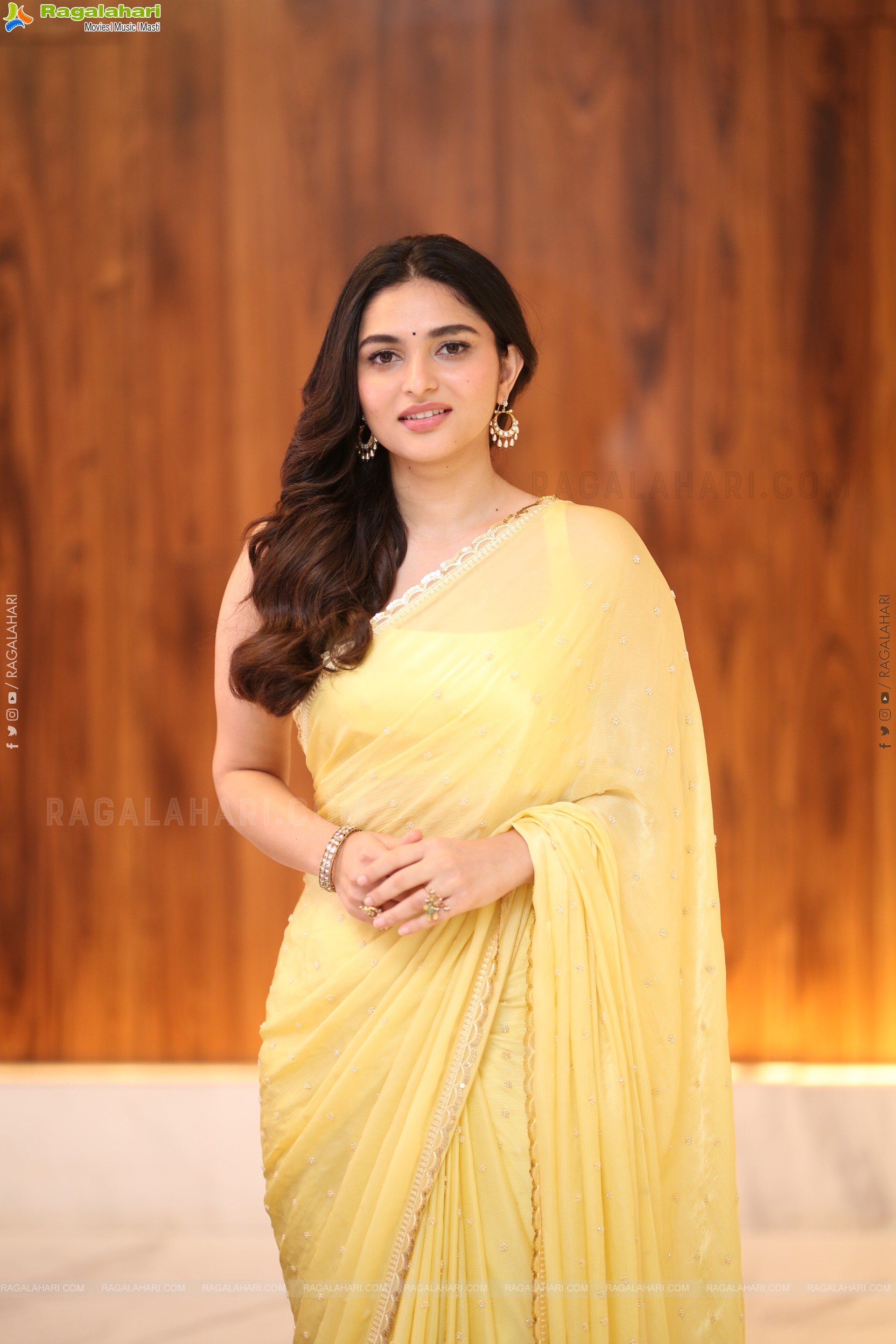 Kayadu Lohar stills in Yellow Saree, HD Gallery