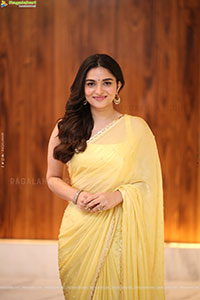 Kayadu Lohar stills in Yellow Saree, HD Gallery