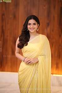 Kayadu Lohar stills in Yellow Saree, HD Gallery