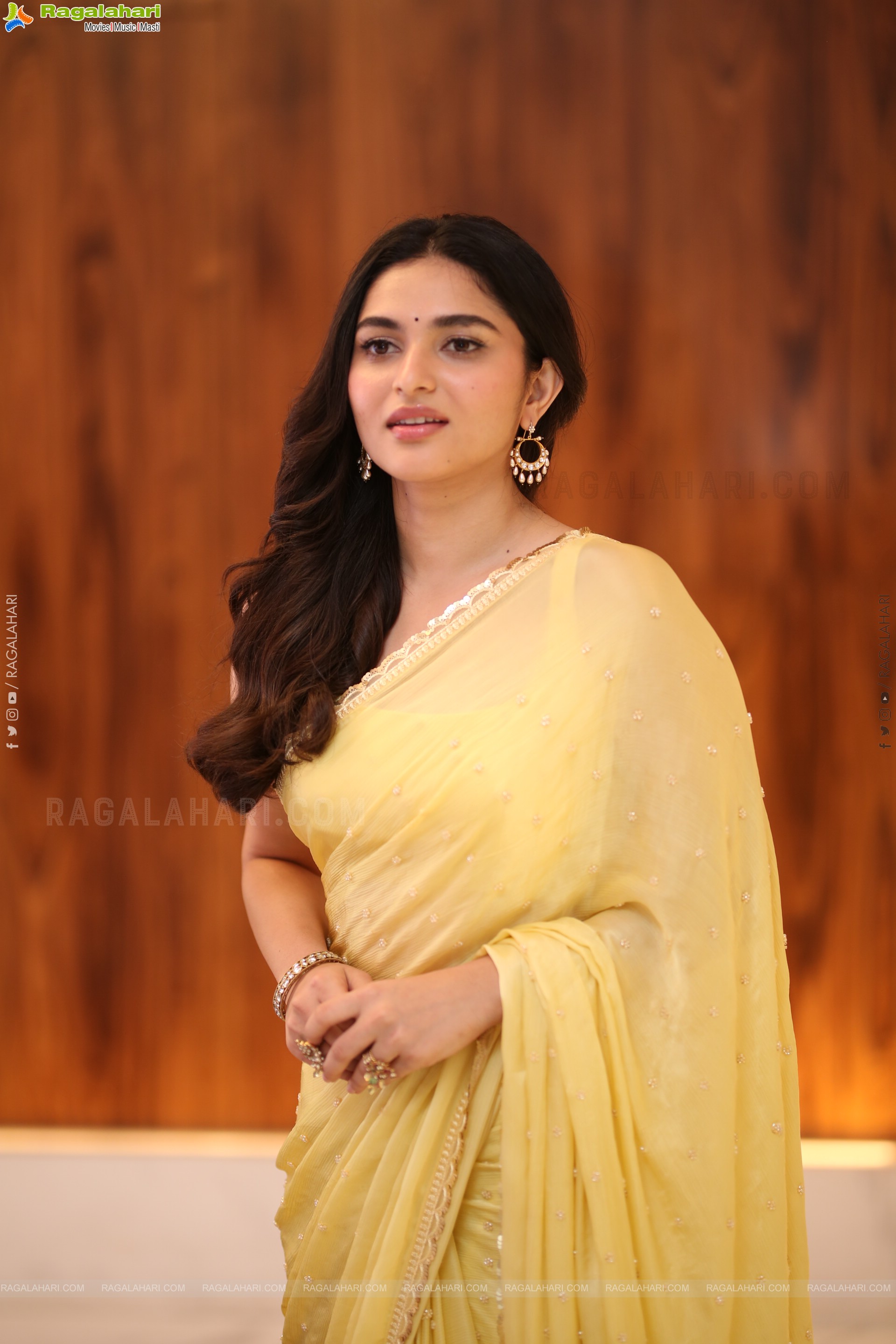 Kayadu Lohar stills in Yellow Saree, HD Gallery