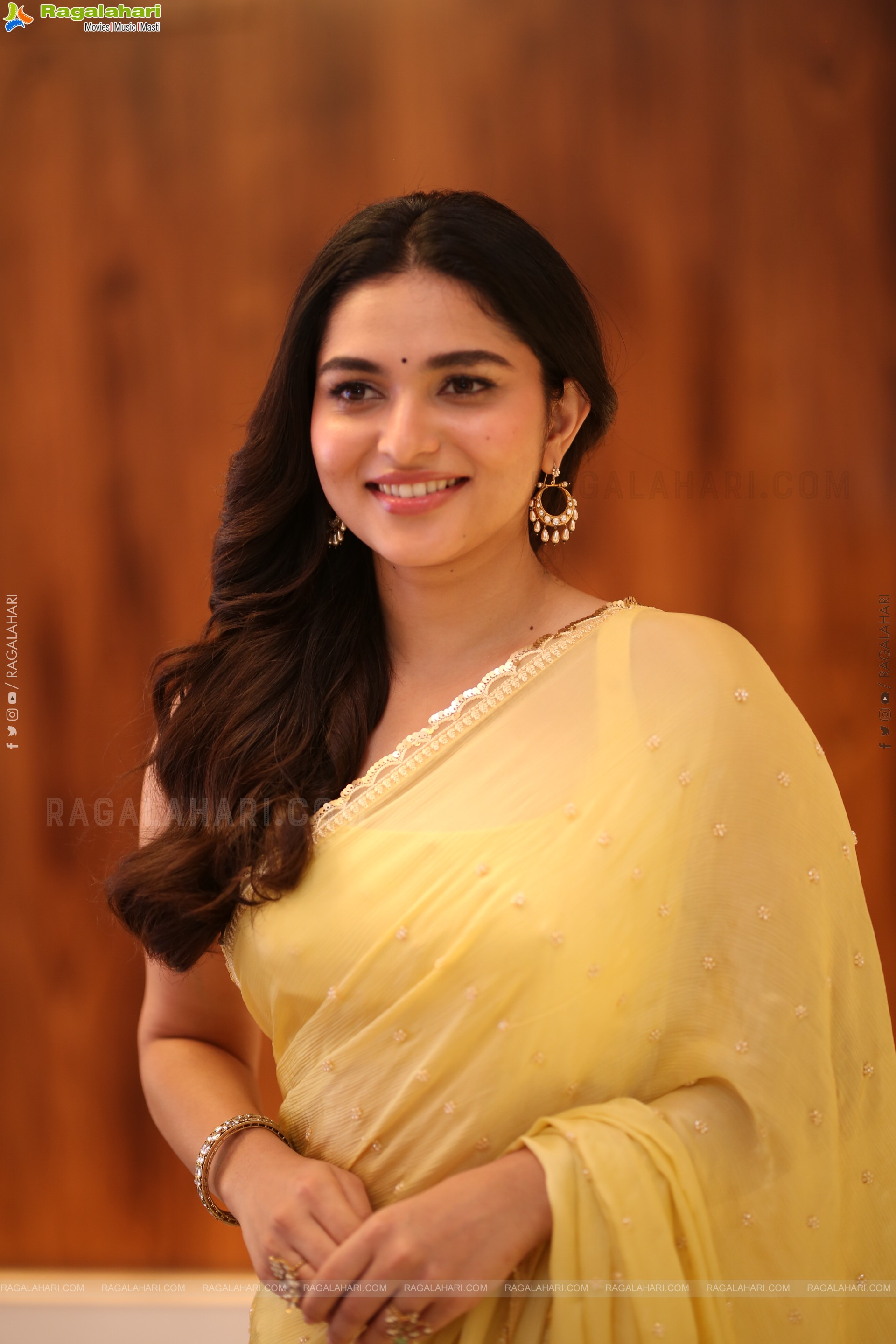 Kayadu Lohar stills in Yellow Saree, HD Gallery