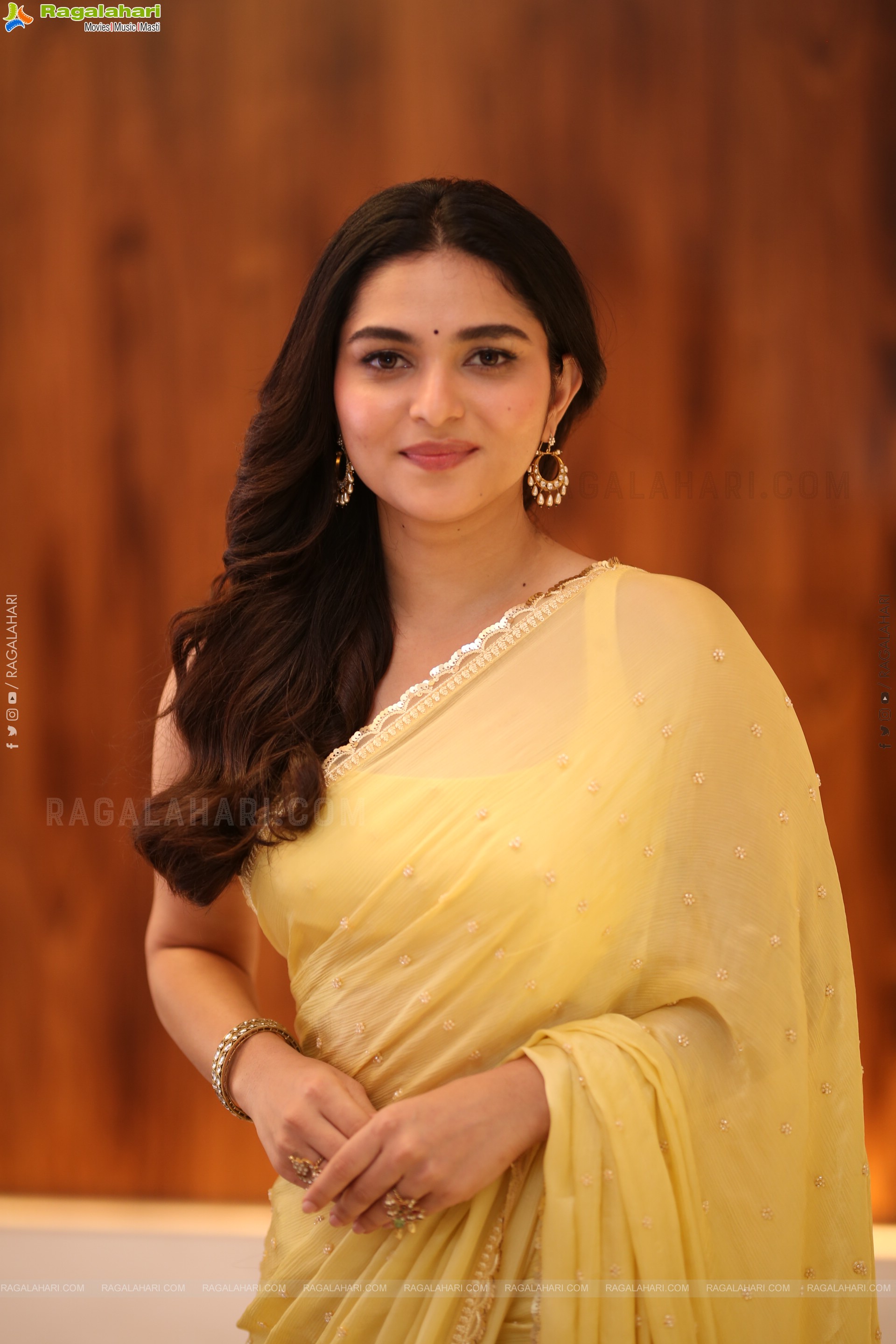 Kayadu Lohar stills in Yellow Saree, HD Gallery