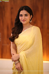 Kayadu Lohar stills in Yellow Saree, HD Gallery