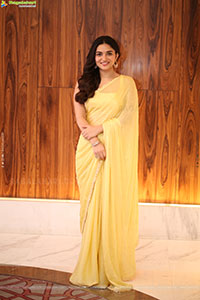 Kayadu Lohar stills in Yellow Saree, HD Gallery