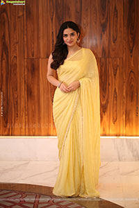 Kayadu Lohar stills in Yellow Saree, HD Gallery