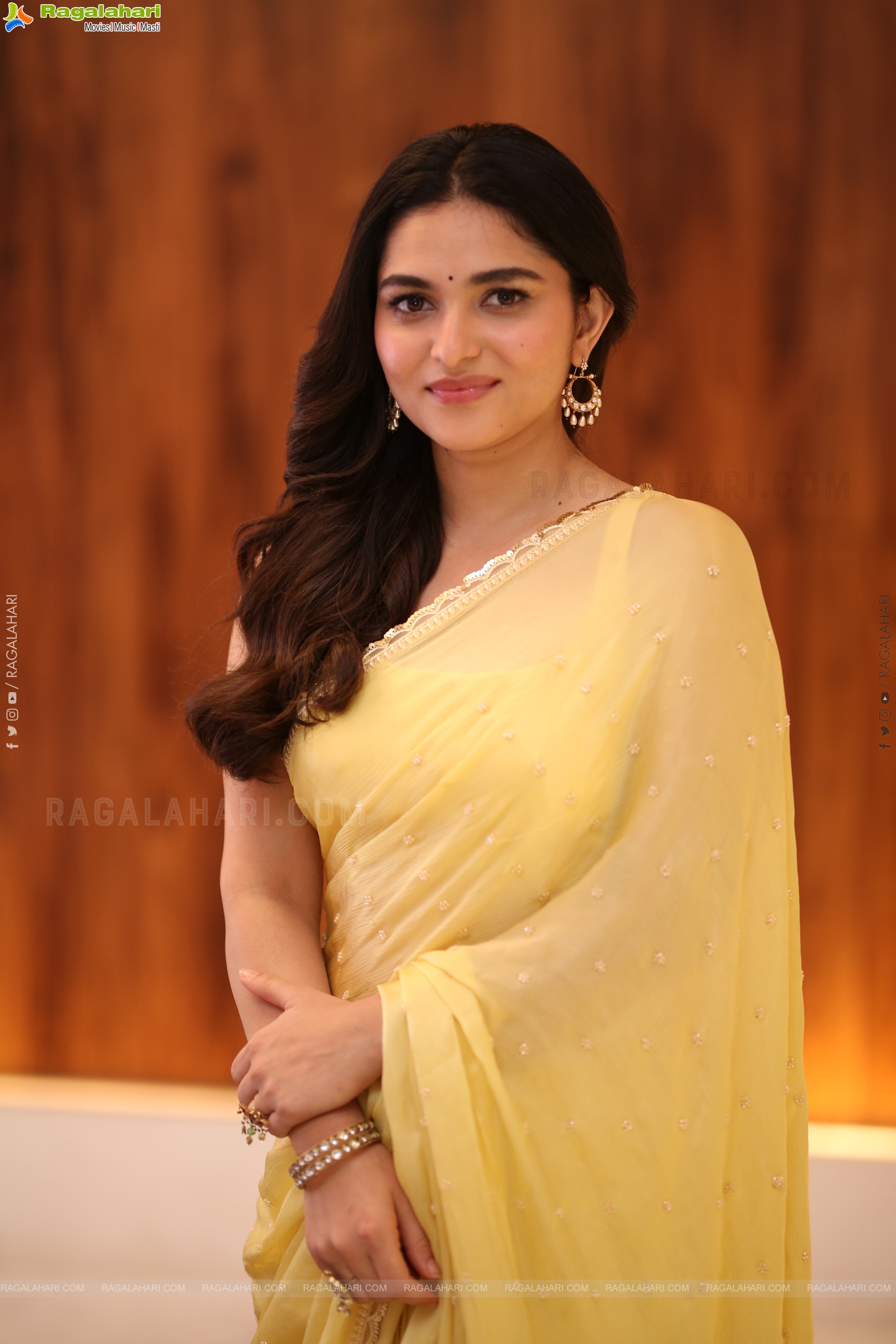 Kayadu Lohar stills in Yellow Saree, HD Gallery