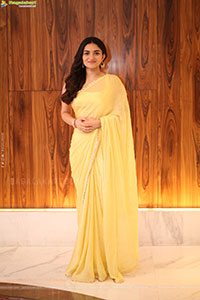 Kayadu Lohar stills in Yellow Saree, HD Gallery