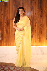 Kayadu Lohar stills in Yellow Saree, HD Gallery