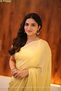 Kayadu Lohar stills in Yellow Saree, HD Gallery