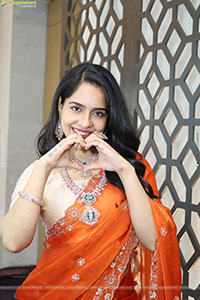 Malvi Malhotra Poses with Jewellery, HD Gallery