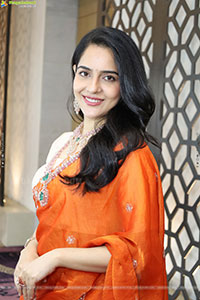 Malvi Malhotra Poses with Jewellery, HD Gallery