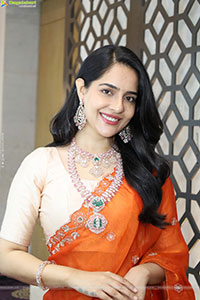 Malvi Malhotra Poses with Jewellery, HD Gallery