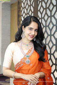 Malvi Malhotra Poses with Jewellery, HD Gallery