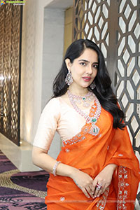 Malvi Malhotra Poses with Jewellery, HD Gallery