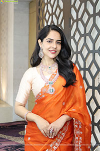 Malvi Malhotra Poses with Jewellery, HD Gallery