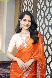 Malvi Malhotra Poses with Jewellery, HD Gallery