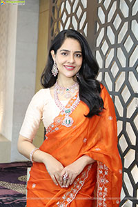 Malvi Malhotra Poses with Jewellery, HD Gallery