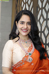 Malvi Malhotra Poses with Jewellery, HD Gallery