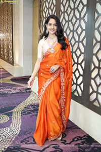 Malvi Malhotra Poses with Jewellery, HD Gallery