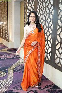 Malvi Malhotra Poses with Jewellery, HD Gallery