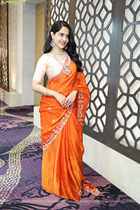 Malvi Malhotra Poses with Jewellery, HD Gallery