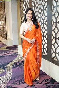 Malvi Malhotra Poses with Jewellery, HD Gallery