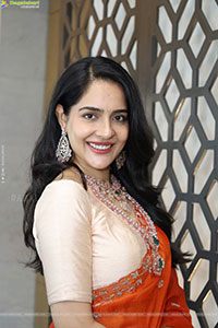Malvi Malhotra Poses with Jewellery, HD Gallery