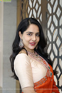 Malvi Malhotra Poses with Jewellery, HD Gallery