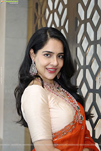 Malvi Malhotra Poses with Jewellery, HD Gallery