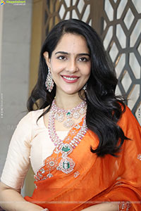 Malvi Malhotra Poses with Jewellery, HD Gallery