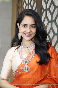 Malvi Malhotra Poses with Jewellery, HD Gallery