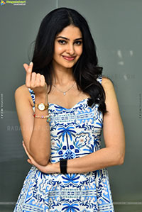 Manasa Varanasi at Couple Friendly Interview, HD Gallery