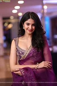 Manasa Varanasi Beautiful Stills in Saree, HD Gallery