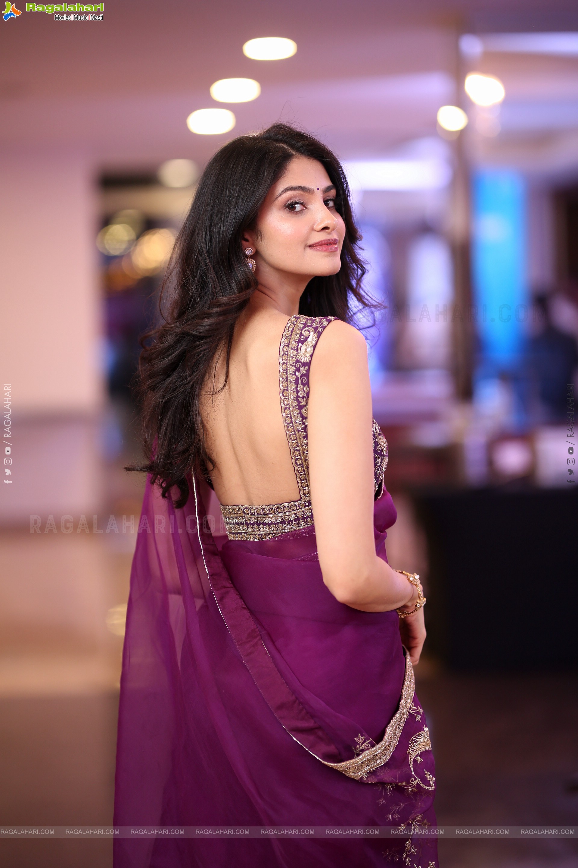 Manasa Varanasi Beautiful Stills in Saree, HD Gallery