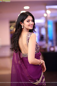 Manasa Varanasi Beautiful Stills in Saree, HD Gallery