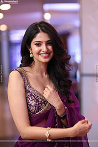 Manasa Varanasi Beautiful Stills in Saree, HD Gallery