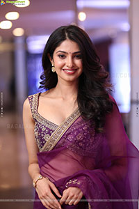 Manasa Varanasi Beautiful Stills in Saree, HD Gallery